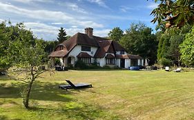 Chichester Retreat With Large Private Mature Garden